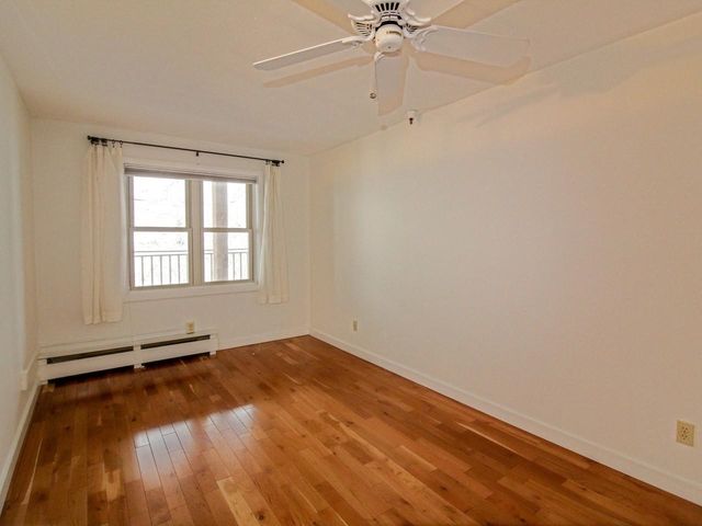 216 Lake St Apt 303, Burlington, VT 05401