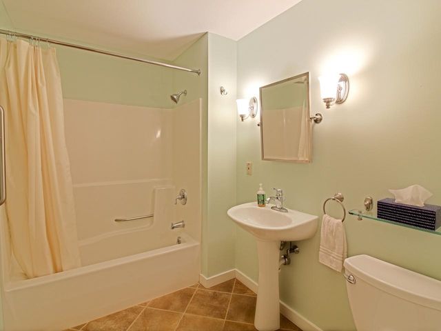 216 Lake St Apt 303, Burlington, VT 05401