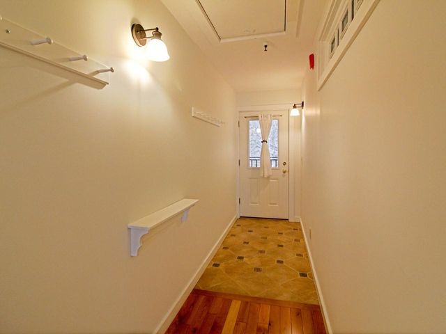 216 Lake St Apt 303, Burlington, VT 05401