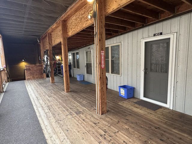 216 Lake St Apt 303, Burlington, VT 05401