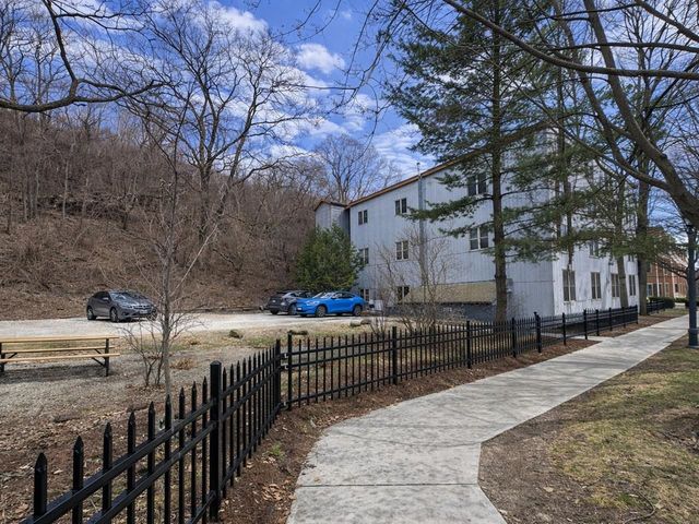 216 Lake St Apt 303, Burlington, VT 05401