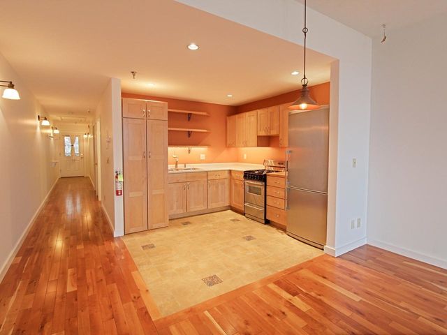 216 Lake St Apt 303, Burlington, VT 05401