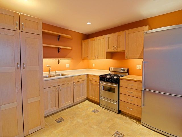 216 Lake St Apt 303, Burlington, VT 05401