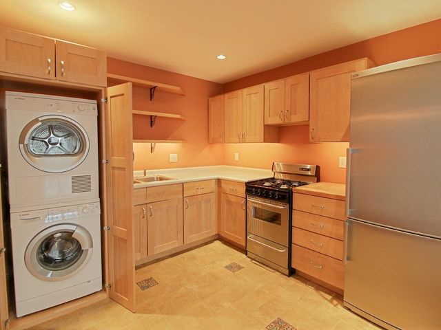 216 Lake St Apt 303, Burlington, VT 05401