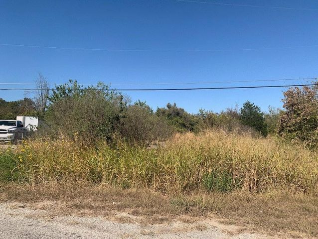 1121 Miller ST, Taylor, TX 76574