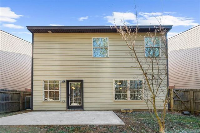 27 Longleaf Circle, Fairburn, GA 30213