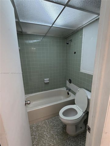 7010 NW 186th St 5-121A, Hialeah, FL 33015