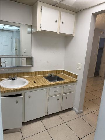 7010 NW 186th St 5-121A, Hialeah, FL 33015