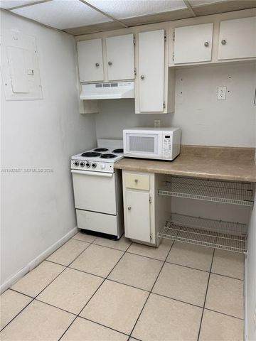 7010 NW 186th St 5-121A, Hialeah, FL 33015