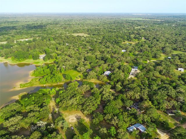302 Bluebonnet Road, Sheridan, TX 78950