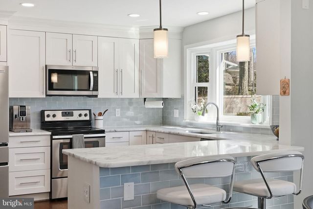 5836 LENOX RD, Bethesda, MD 20817