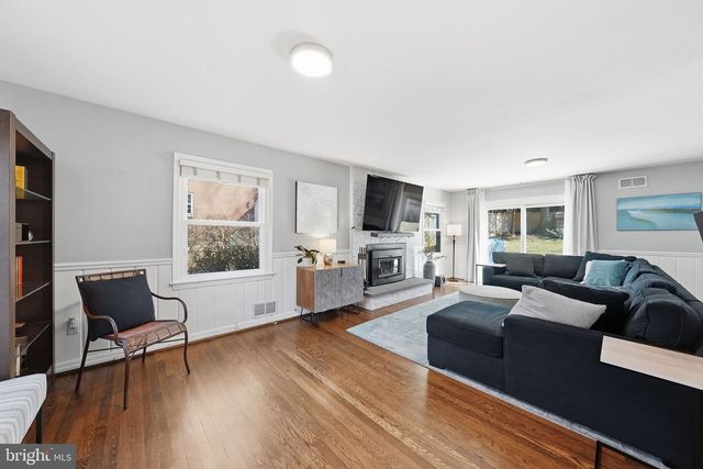 5836 LENOX RD, Bethesda, MD 20817