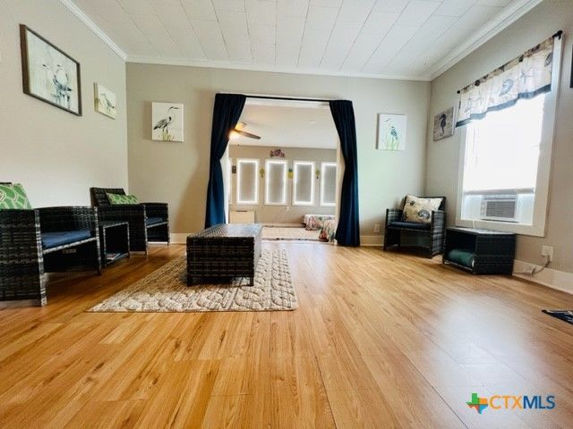 28 N Blackburn Avenue, Port Lavaca, TX 77979