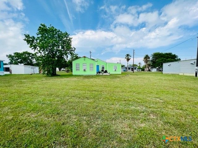 28 N Blackburn Avenue, Port Lavaca, TX 77979