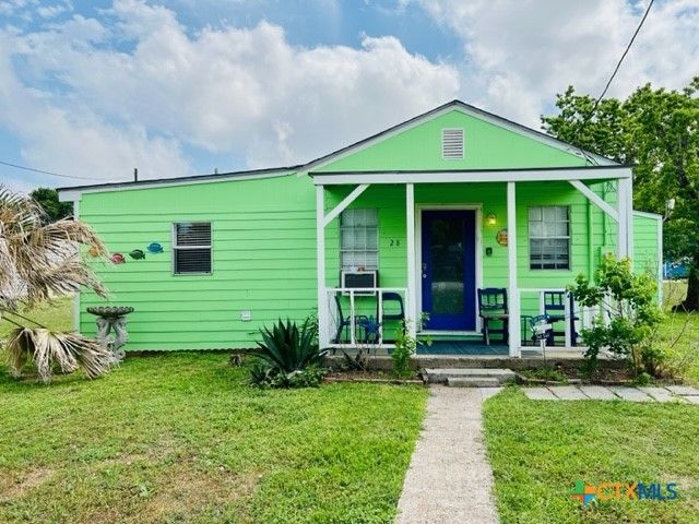 28 N Blackburn Avenue, Port Lavaca, TX 77979