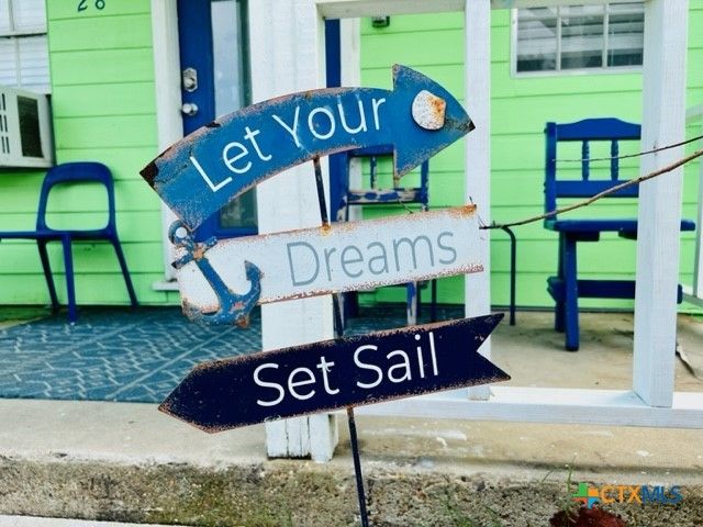 28 N Blackburn Avenue, Port Lavaca, TX 77979