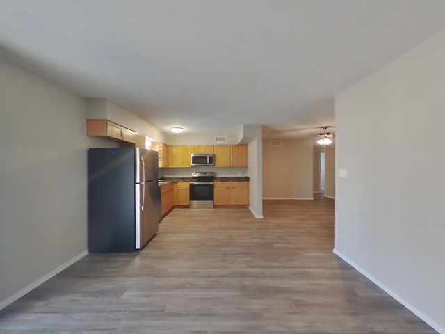 8102 W Heatherbrae Drive, Phoenix, AZ 85033