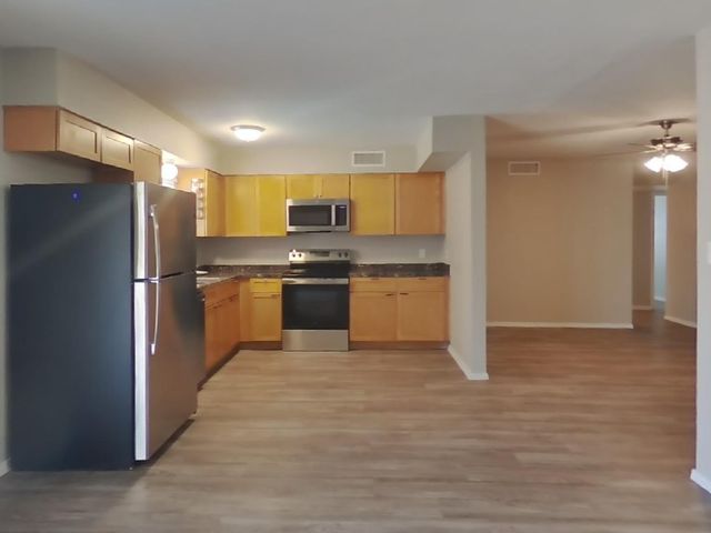 8102 W Heatherbrae Drive, Phoenix, AZ 85033