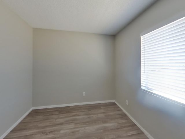 8102 W Heatherbrae Drive, Phoenix, AZ 85033