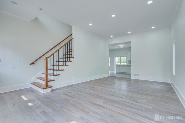 90 S Hyde Avenue S, Iselin, NJ 08830
