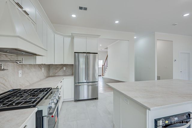 90 S Hyde Avenue S, Iselin, NJ 08830