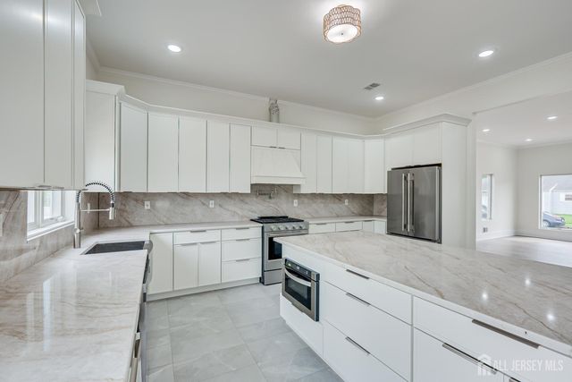 90 S Hyde Avenue S, Iselin, NJ 08830