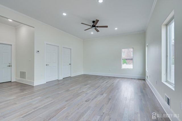 90 S Hyde Avenue S, Iselin, NJ 08830