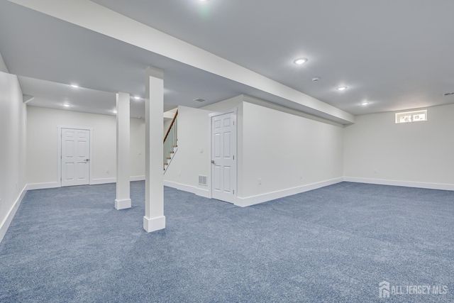 90 S Hyde Avenue S, Iselin, NJ 08830