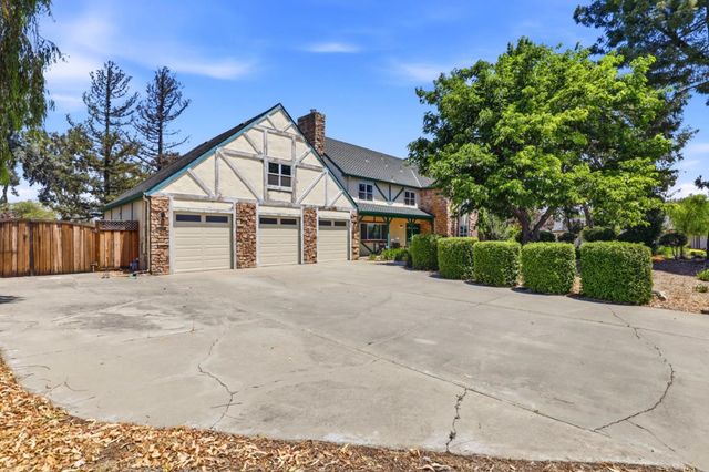 130 Sunrise Drive, Hollister, CA 95023