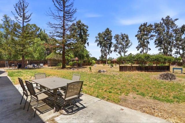 130 Sunrise Drive, Hollister, CA 95023