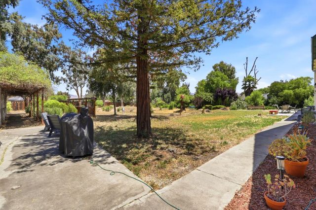 130 Sunrise Drive, Hollister, CA 95023