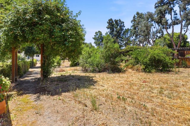 130 Sunrise Drive, Hollister, CA 95023