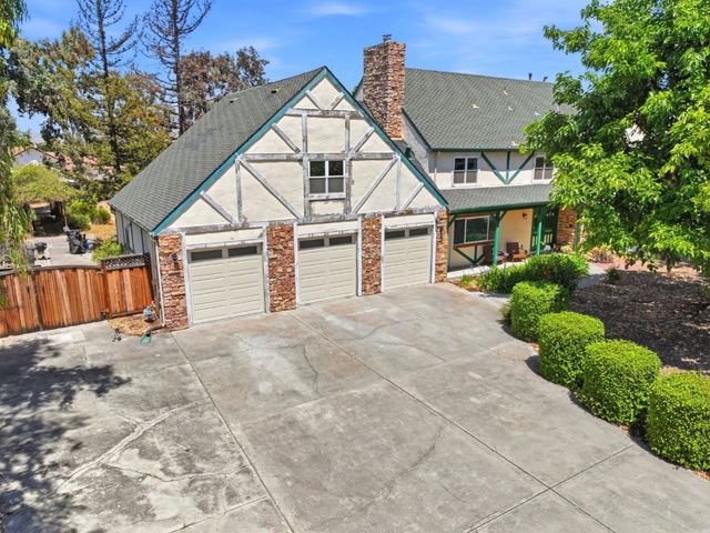 130 Sunrise Drive, Hollister, CA 95023