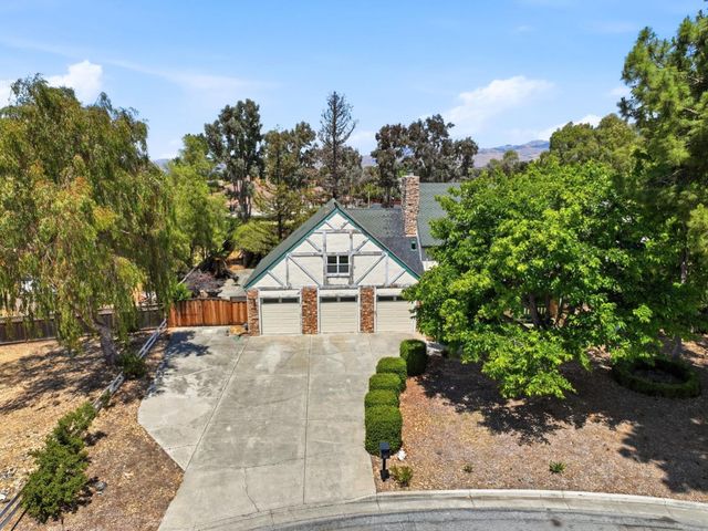 130 Sunrise Drive, Hollister, CA 95023