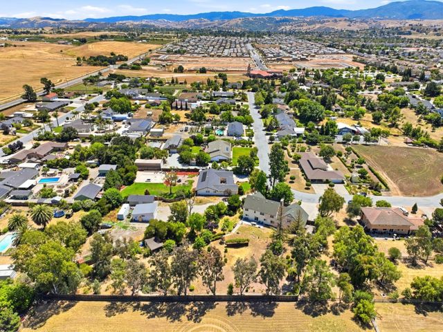 130 Sunrise Drive, Hollister, CA 95023