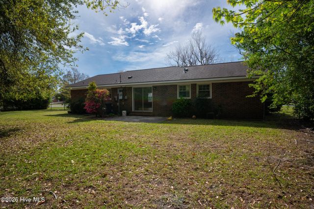 5229 Lord Tennyson Road, Wilmington, NC 28405