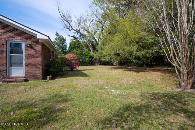 5229 Lord Tennyson Road, Wilmington, NC 28405