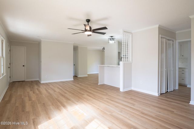 5229 Lord Tennyson Road, Wilmington, NC 28405