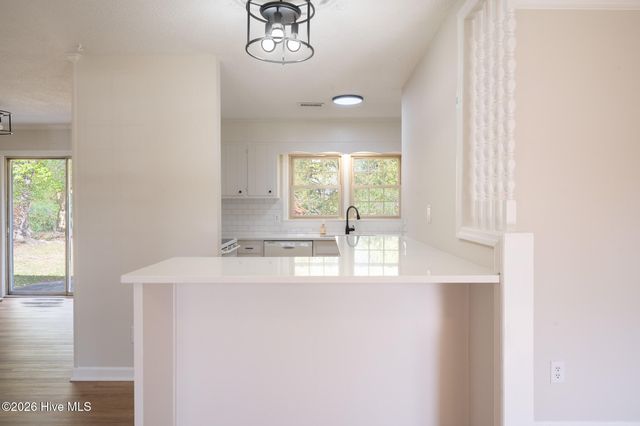 5229 Lord Tennyson Road, Wilmington, NC 28405