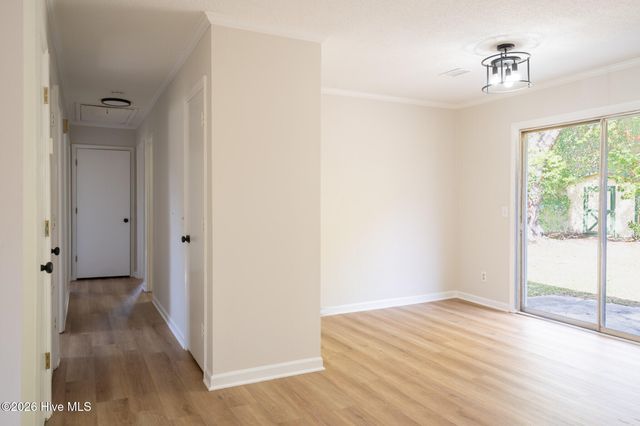 5229 Lord Tennyson Road, Wilmington, NC 28405