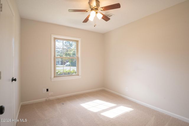 5229 Lord Tennyson Road, Wilmington, NC 28405