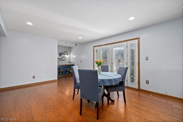 27261 Nantucket Drive, North Olmsted, OH 44070