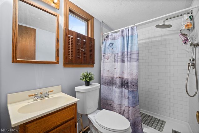 27261 Nantucket Drive, North Olmsted, OH 44070