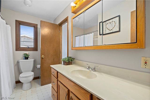 27261 Nantucket Drive, North Olmsted, OH 44070