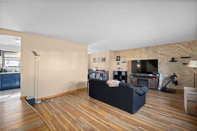 27261 Nantucket Drive, North Olmsted, OH 44070