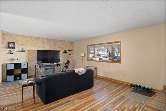 27261 Nantucket Drive, North Olmsted, OH 44070