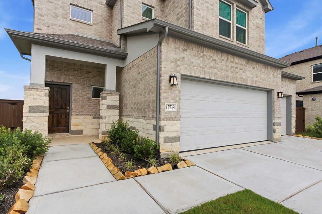 13738 Olympic River Lane, Iowa Colony, TX 77583