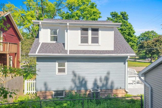 809 N DURKEE STREET, Appleton, WI 54911