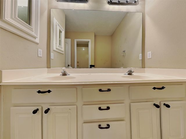 17302 Lonesome Dove Trail, Houston, TX 77095