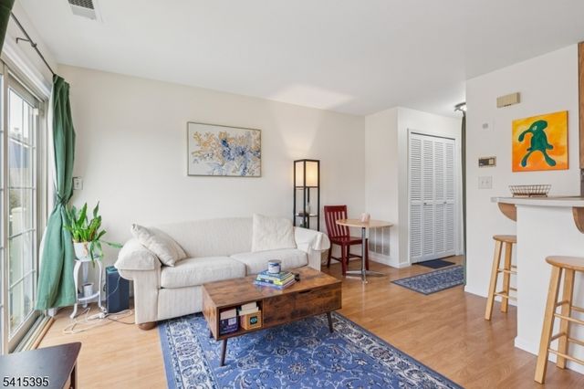 130 Longfield Ct 130, East Brunswick Twp., NJ 08816